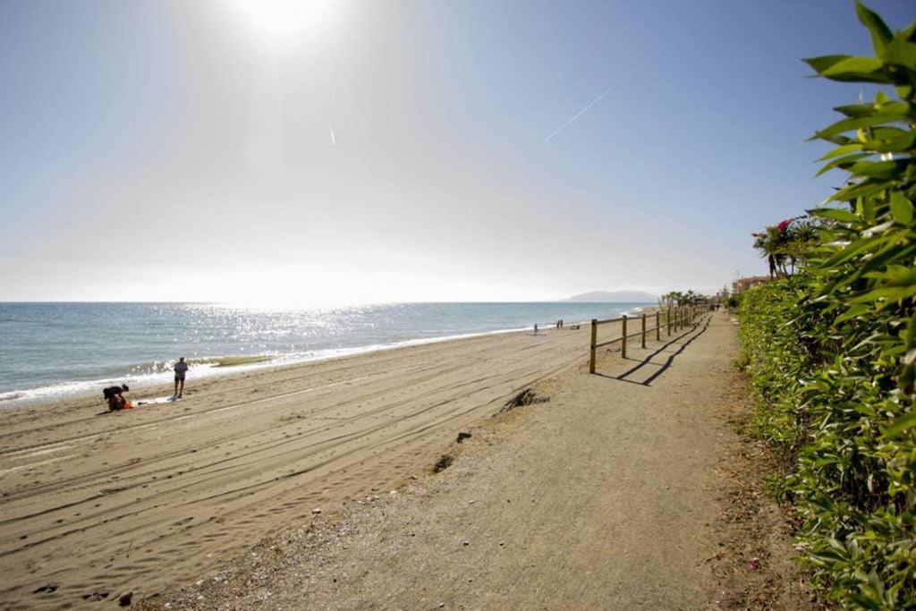 Villa Alboran Beachfront 9Pax 토레 데 베나갈본 외부 사진